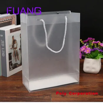 Изработена по поръчка пластмасова матирана чанта-тоут от PVC, прозрачни торби за опаковане на подаръци за дрехи